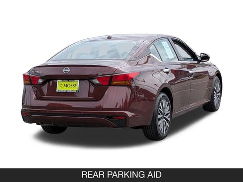 Used 2025 Nissan Altima 2.5 SV FWD image 8