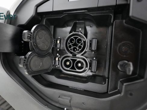 Used 2023 Subaru Solterra AWD image 23