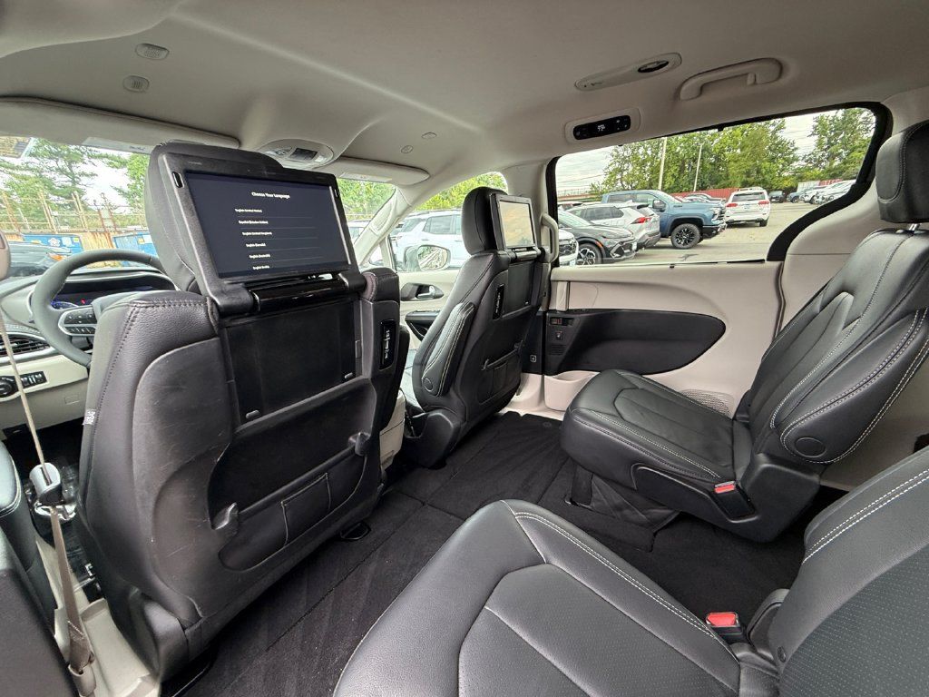 Used 2022 Chrysler Pacifica Touring-L w/ Uconnect Theater Family Group AWD/4WD image 25