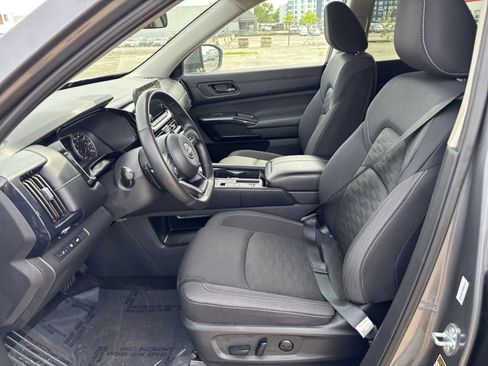 Used 2025 Nissan Pathfinder SV FWD image 21