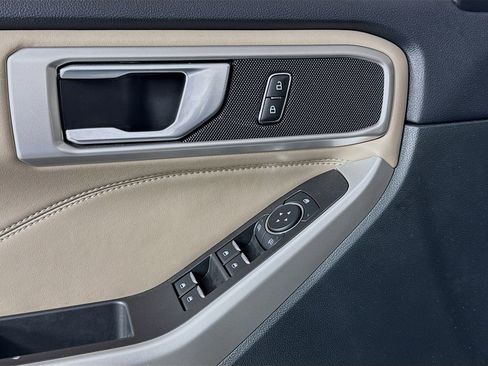 Used 2024 Ford Explorer XLT image 15