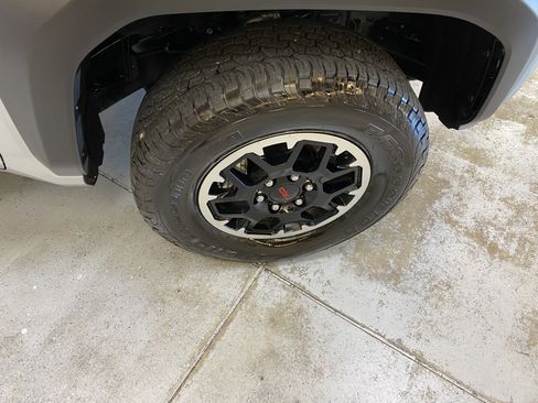 Used 2025 Toyota Tacoma TRD Off-Road image 14