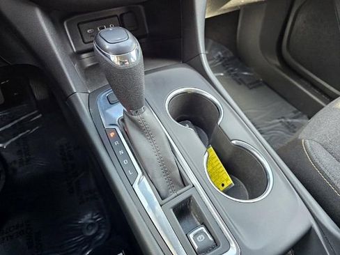 Used 2021 Chevrolet Equinox LT image 32