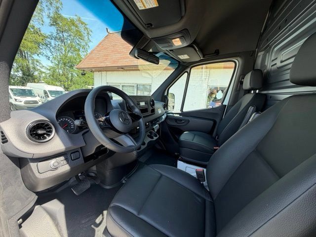 Used 2025 Mercedes-Benz Sprinter 2500 image 11