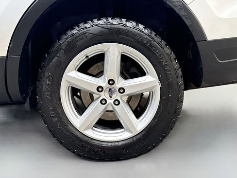 Used 2019 Ford Explorer Base w/ Class III Trailer Tow Package image 31