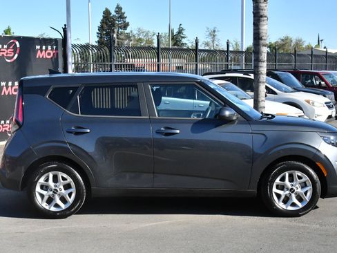 Used 2024 Kia Soul LX w/ Option Group 015 image 9