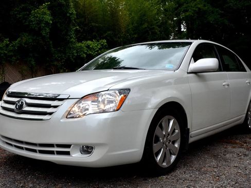 Used 2006 Toyota Avalon XLS FWD image 2