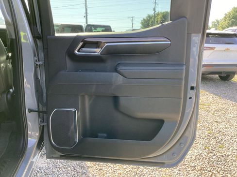Used 2024 Chevrolet Silverado 1500 LT Trail Boss w/ Convenience Package II AWD/4WD image 5