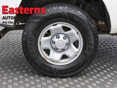 Used 2020 Toyota Tacoma SR w/ SR Convenience Package RWD image 27