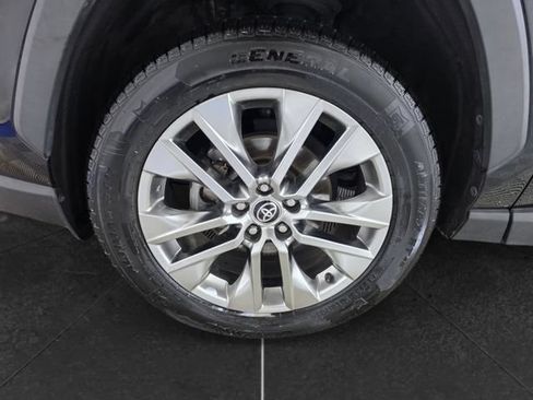 Used 2021 Toyota RAV4 XLE Premium AWD/4WD image 9