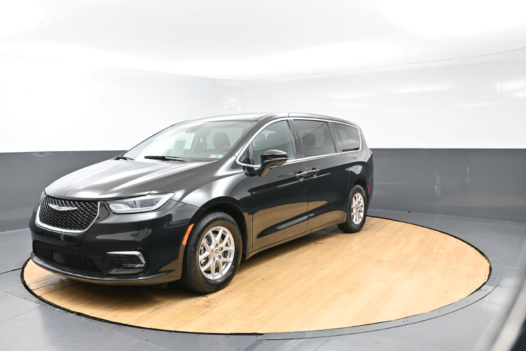 Used 2025 Chrysler Pacifica Select FWD image 6