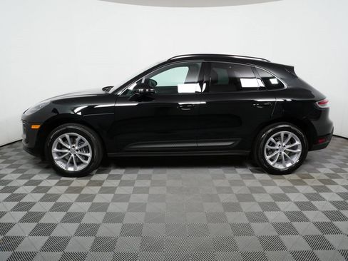 Certified 2025 Porsche Macan AWD image 2