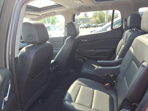 Used 2023 GMC Acadia SLT w/ Preferred Package AWD/4WD image 14