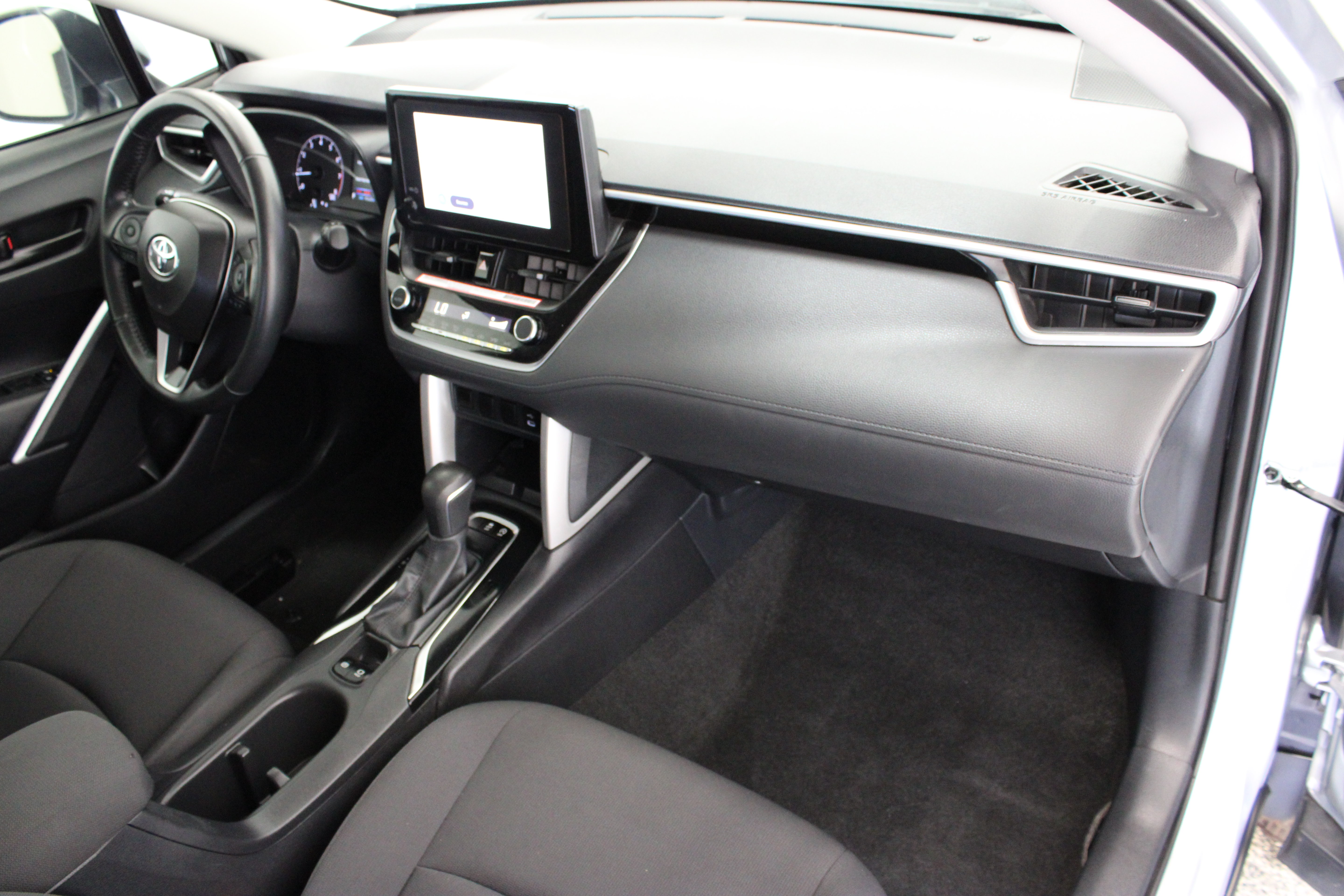 Used 2024 Toyota Corolla Cross LE FWD image 34