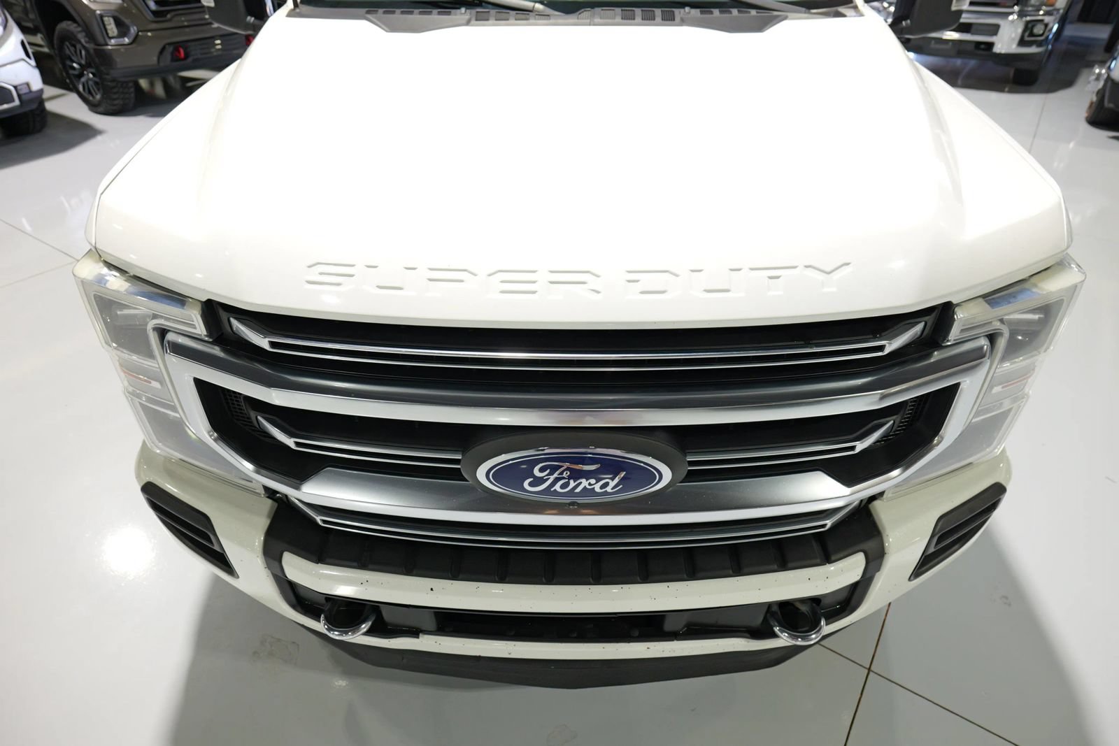 Used 2022 Ford F350 Platinum w/ FX4 Off-Road Package AWD/4WD image 6