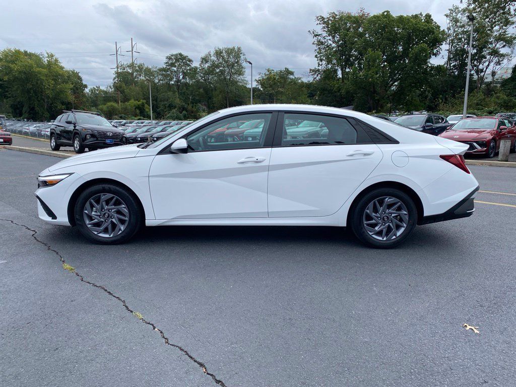 Certified 2026 Hyundai Elantra Hybrid FWD image 7