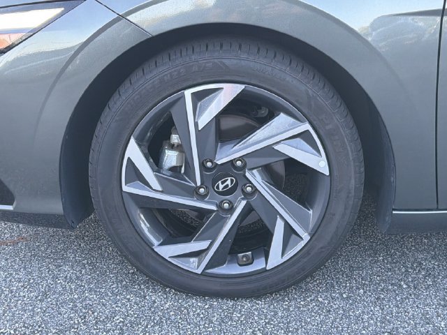 Certified 2024 Hyundai Elantra Limited FWD image 15