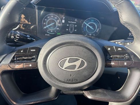 Used 2025 Hyundai Elantra Limited image 25