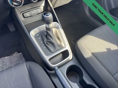 Used 2025 Hyundai Venue SE image 19