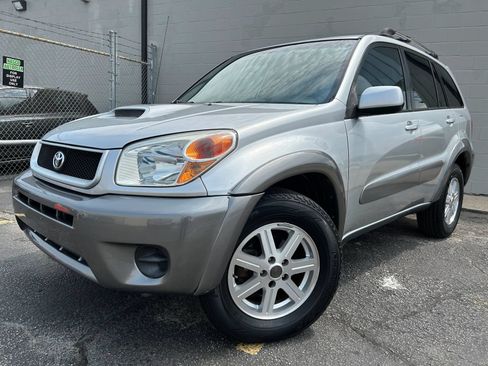 Used 2005 Toyota RAV4 2WD w/ Sport Pkg image 2
