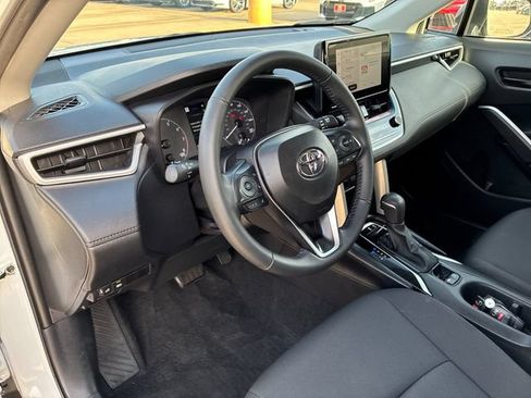 Certified 2025 Toyota Corolla Cross LE FWD image 11