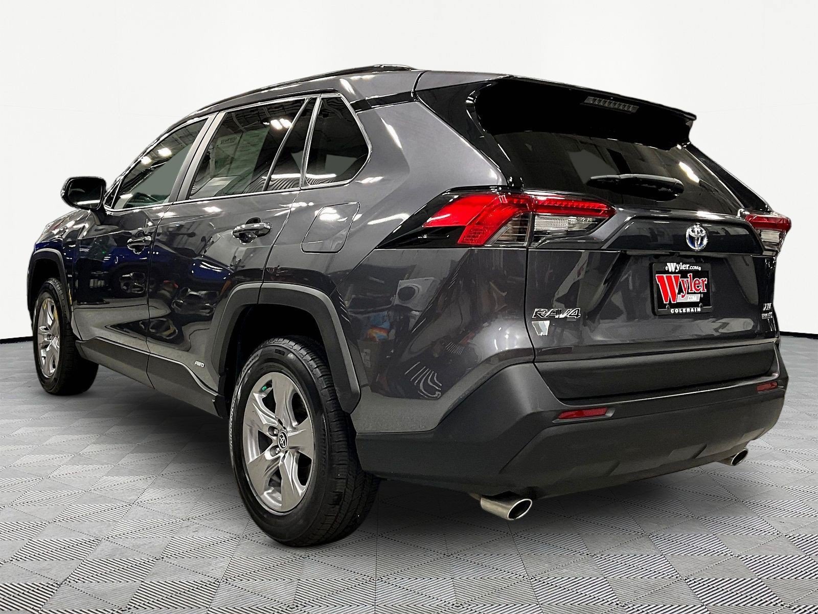 Used 2022 Toyota RAV4 XLE AWD/4WD image 4