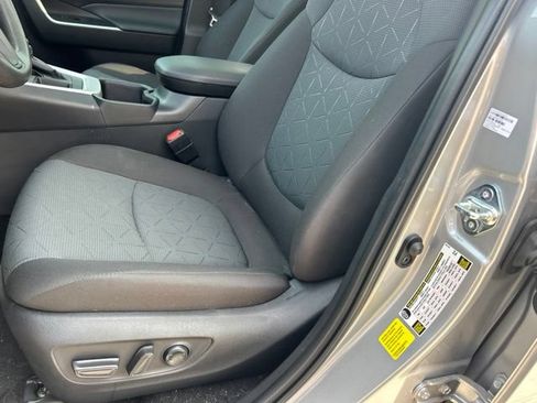 Used 2025 Toyota RAV4 XLE w/ Convenience Package FWD image 15