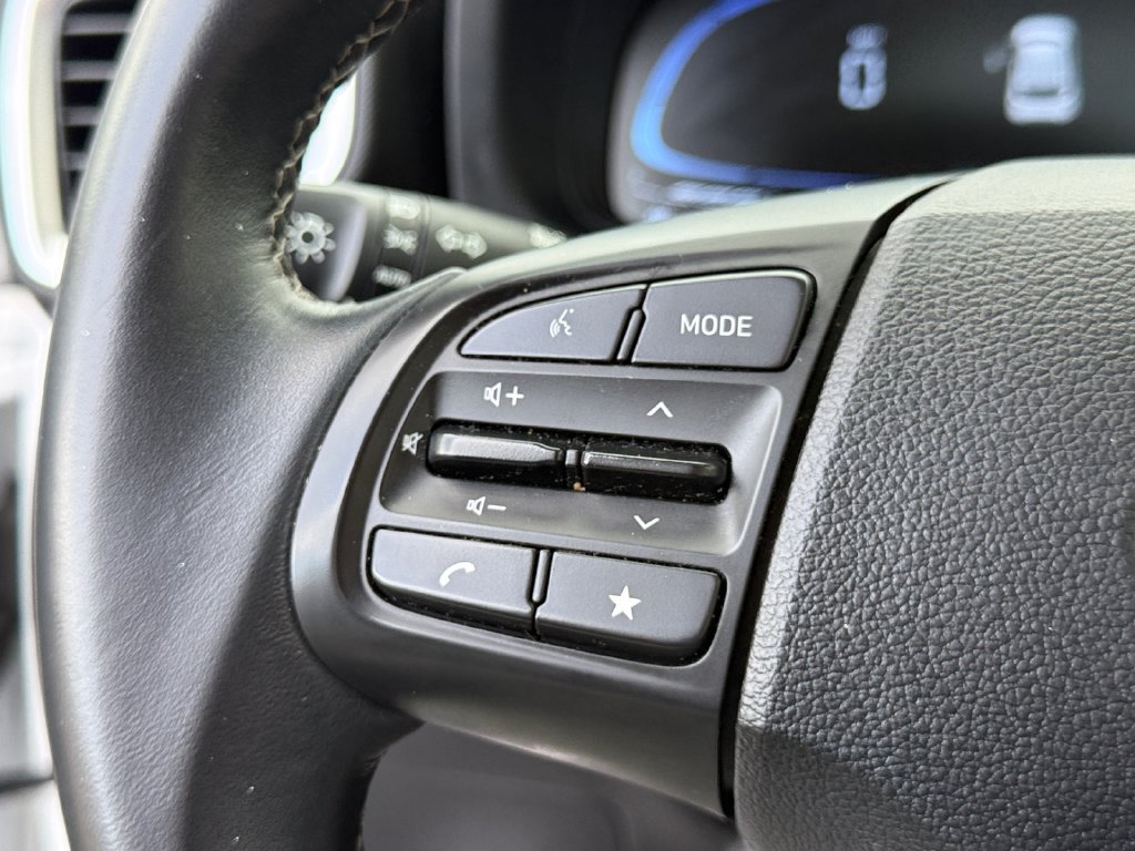 Used 2024 Hyundai Venue SEL FWD image 22