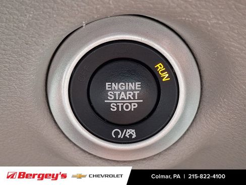 Used 2023 Chrysler Pacifica Touring-L FWD image 28