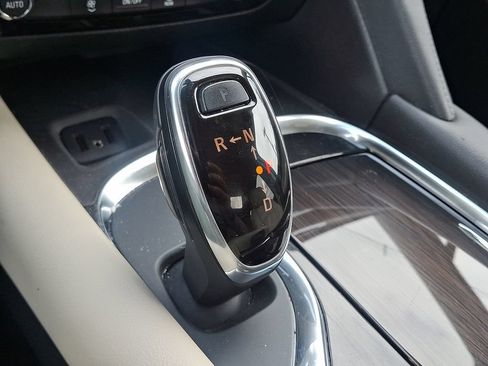 Used 2018 Buick Enclave Essence FWD image 19