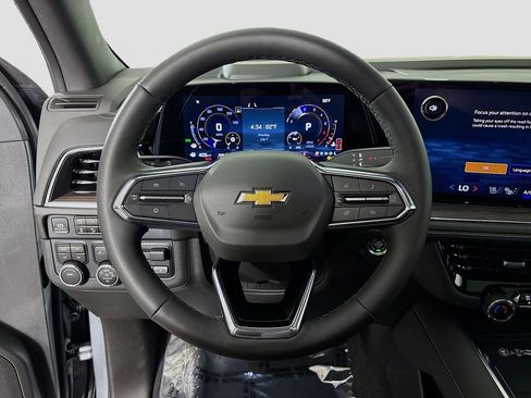 New 2025 Chevrolet Suburban Premier image 11