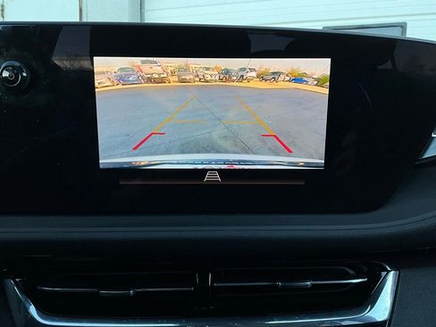 Used 2025 Buick Envista Sport Touring image 31