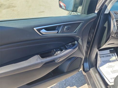 Used 2018 Ford Edge Titanium w/ Technology Package image 11