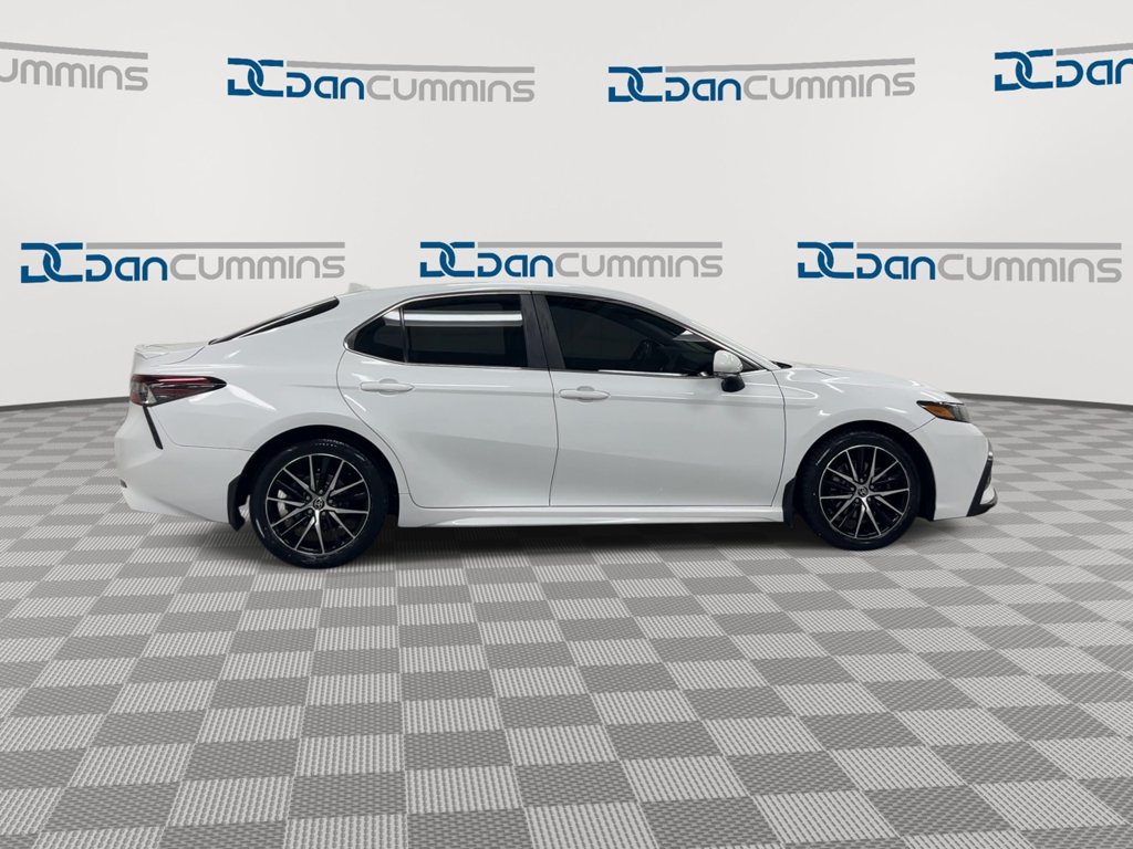 Used 2022 Toyota Camry SE w/ Cold Weather Package FWD image 9