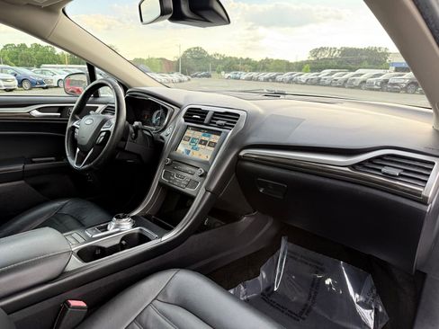 Used 2018 Ford Fusion SE w/ Equipment Group 602A FWD image 23