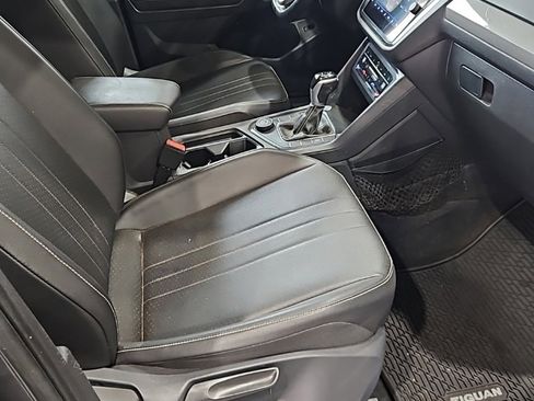 Used 2022 Volkswagen Tiguan SE image 12