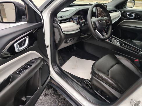 Certified 2024 Jeep Compass Limited image 17