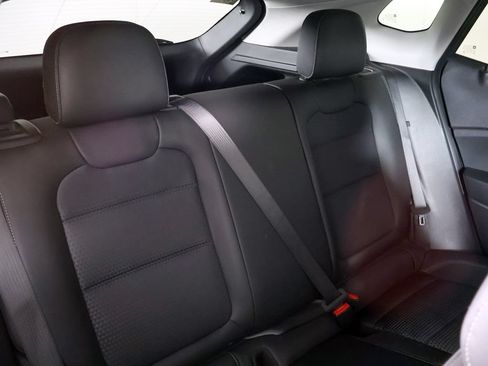 Used 2025 Chevrolet Trax LT FWD image 30