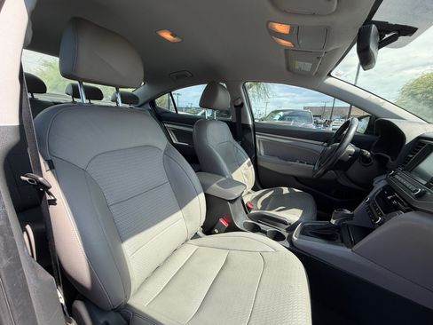 Used 2017 Hyundai Elantra Limited FWD image 19