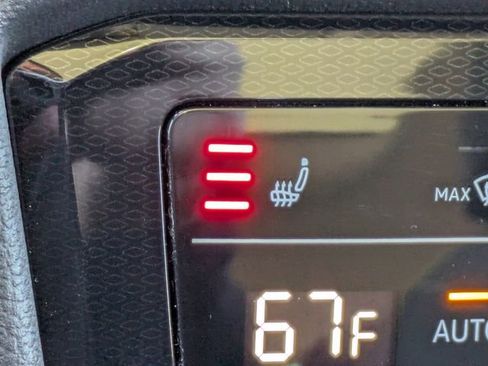 New 2026 Volkswagen Taos SE image 24