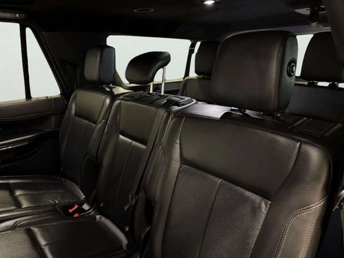 Used 2019 Ford Expedition Max XLT w/ Equipment Group 202A RWD image 20