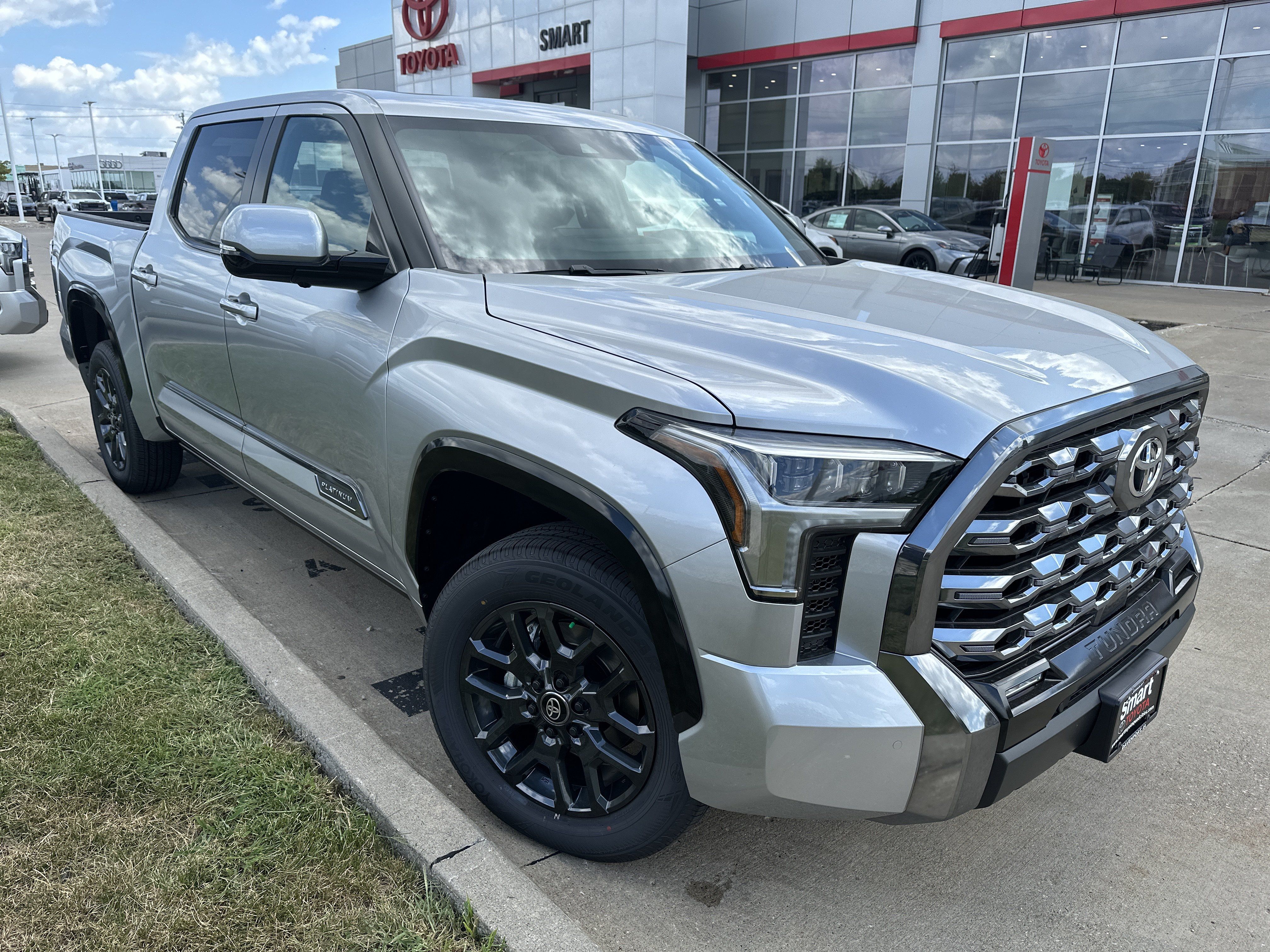 Used 2026 Toyota Tundra Platinum AWD/4WD image 1