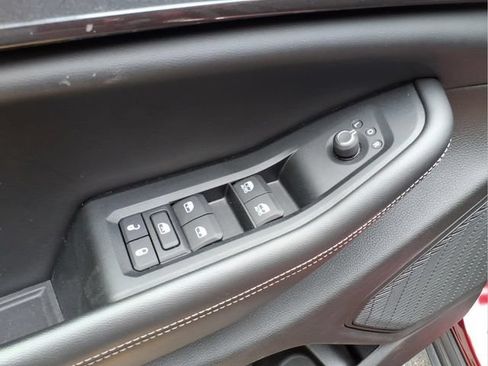 Used 2023 Jeep Grand Cherokee Laredo w/ Luxury Tech Group I AWD/4WD image 16