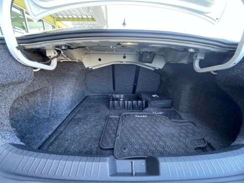 Used 2024 Volkswagen Jetta GLI 40th Anniversary Edition image 16