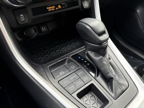 Used 2019 Toyota RAV4 LE w/ All Weather Liner Package image 18