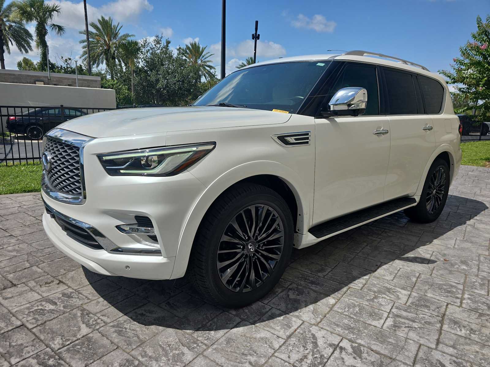 Used 2023 INFINITI QX80 Sensory w/ All-Season Package RWD image 7