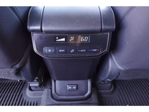 Used 2023 Toyota Highlander LE AWD/4WD image 26