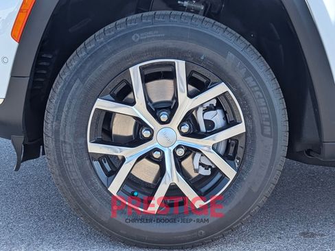 New 2025 Jeep Grand Cherokee L Limited w/ Luxury Tech Group II image 33