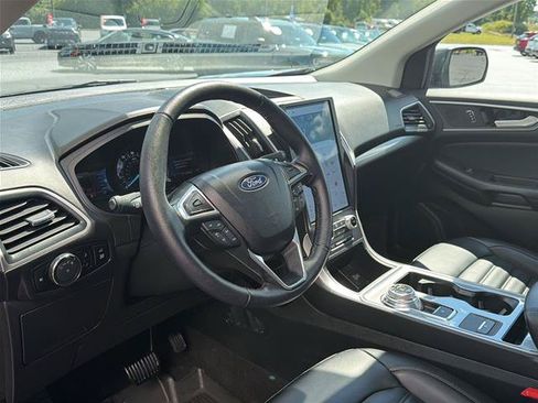 Certified 2024 Ford Edge SEL w/ Convenience Package AWD/4WD image 3