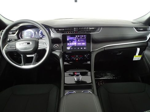 New 2025 Jeep Grand Cherokee L Laredo image 32